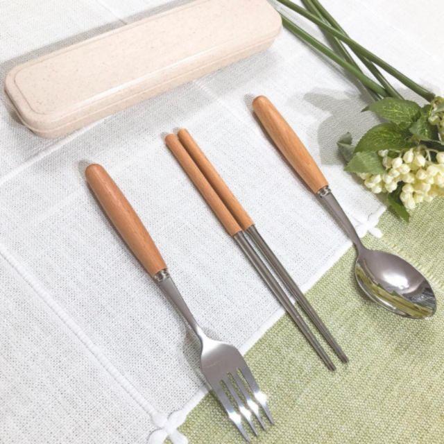 Bộ Đũa Thìa Lúa Mạch 3 Món Cán Gỗ Kèm Hộp Đựng Cao Cấp