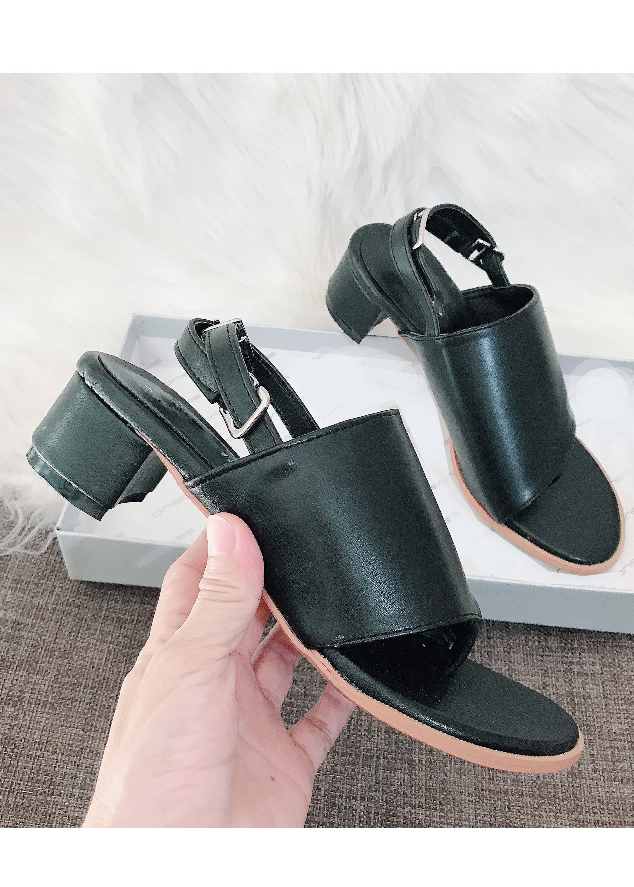 Giày Sandal Quai Ngang Gót Vuông M3