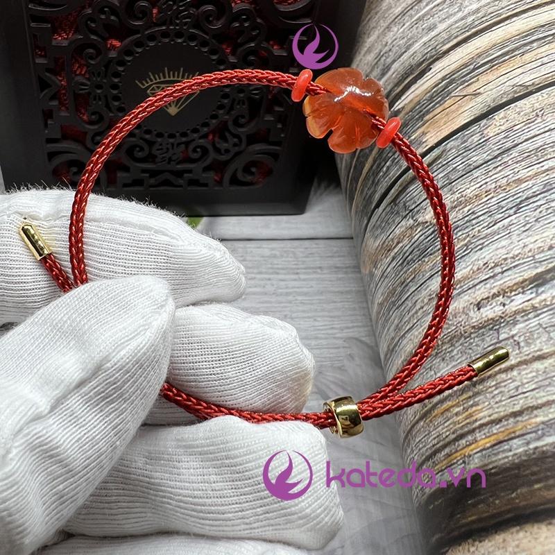 Cỏ bốn lá mix vòng tay dây thép , vòng gỗ .