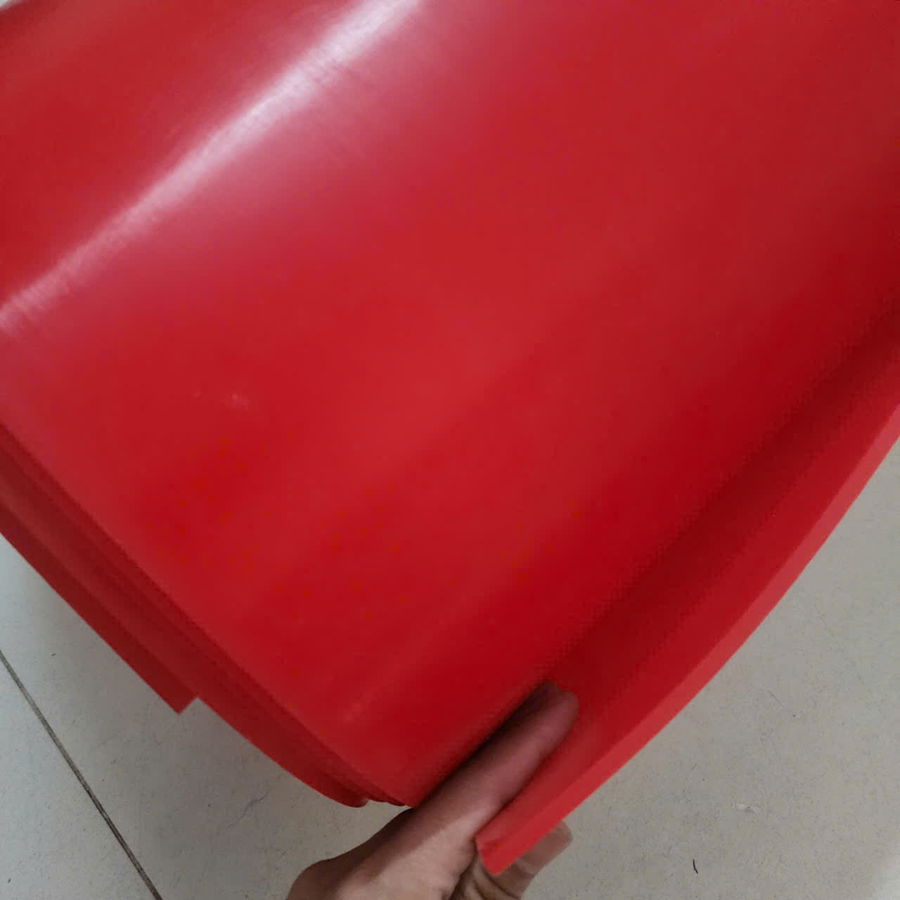 Tấm nhựa PU (nhựa Polyurethane) đàn hồi hấp thụ lực chịu dầu khổ 1m x 1m
