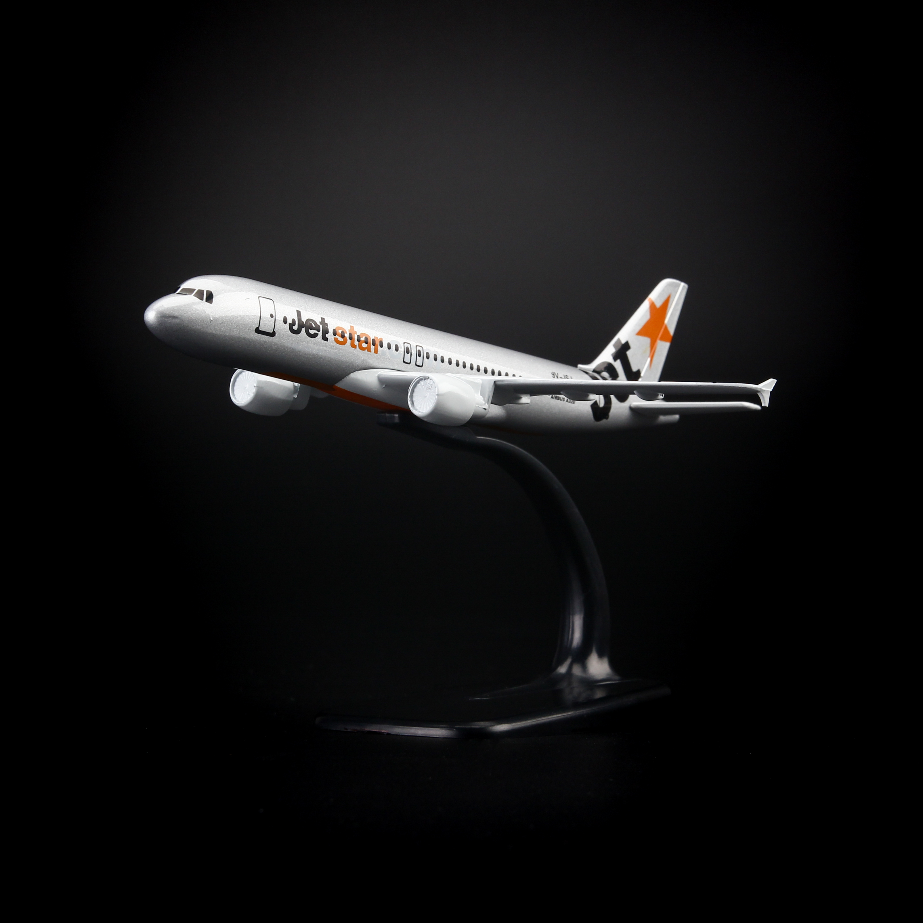 Mô Hình Máy Bay Trưng Bày Jetstar Everfly (Bạc)