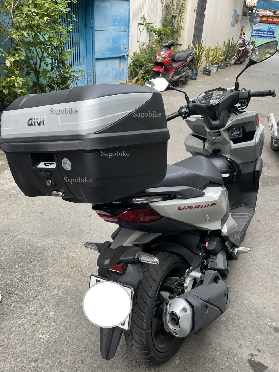 Thùng xe Vario 160, thùng givi B32N Bold, thùng givi 32 lit kèm đế và kit gắn cho Vario 160