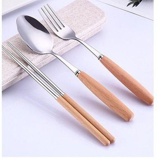Bộ Đũa Thìa Lúa Mạch 3 Món Cán Gỗ Kèm Hộp Đựng Cao Cấp