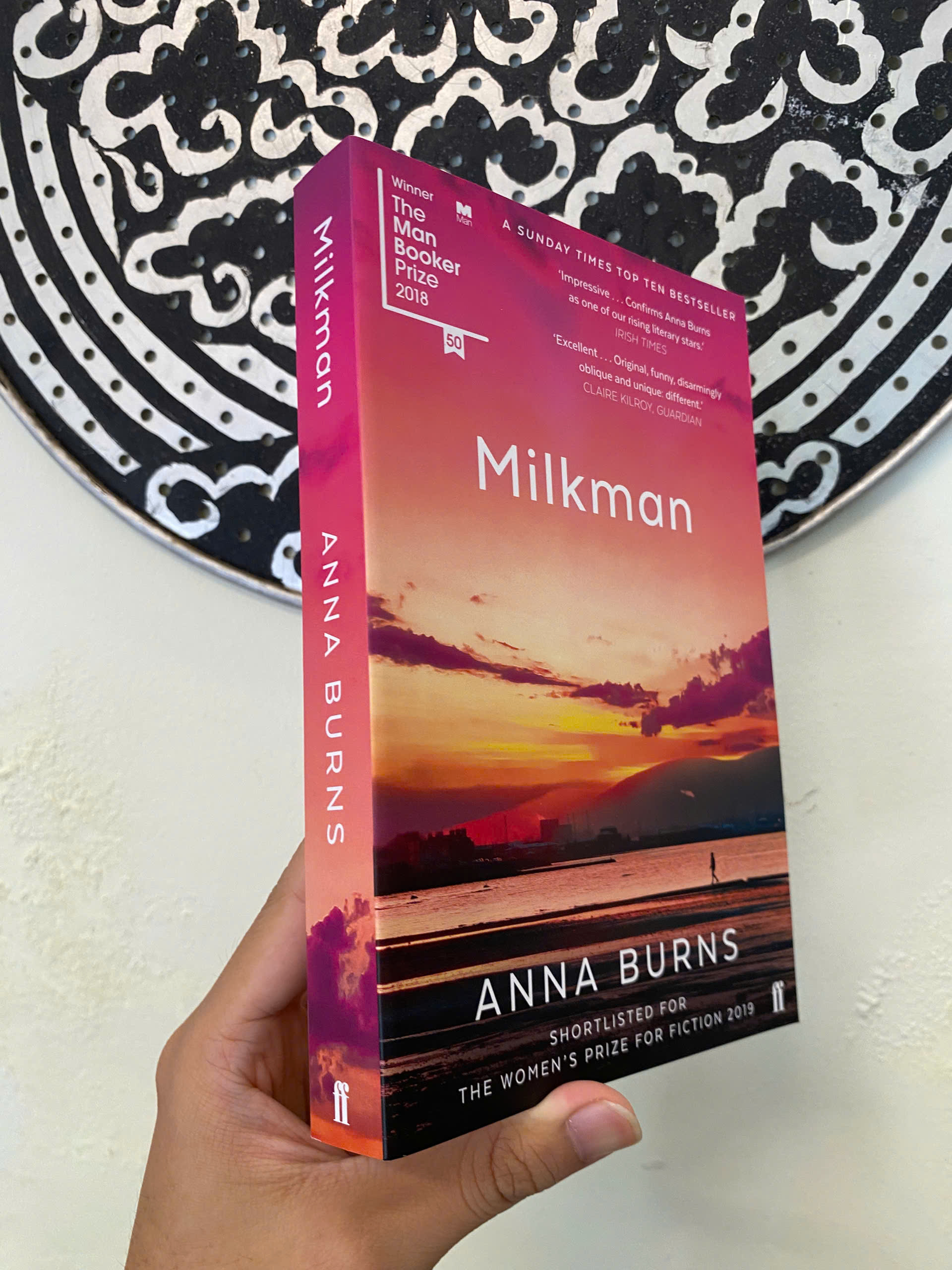 Sách - Milkman by Anna Burns | Irish Literature / Booker Prize Winner / Ngoại văn Nhập khẩu