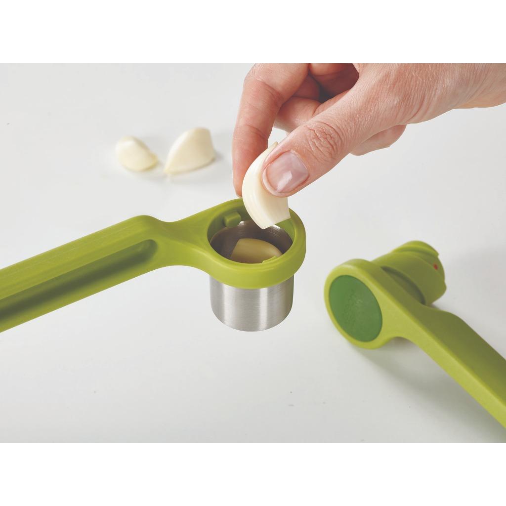 Dụng cụ ép tỏi cộng lực Joseph Joseph Helix Garlic Press - 201024