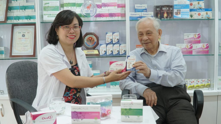 Bác sĩ – giáo sư Hoàng Bảo Châu nói về sản phẩm OvaQ1
