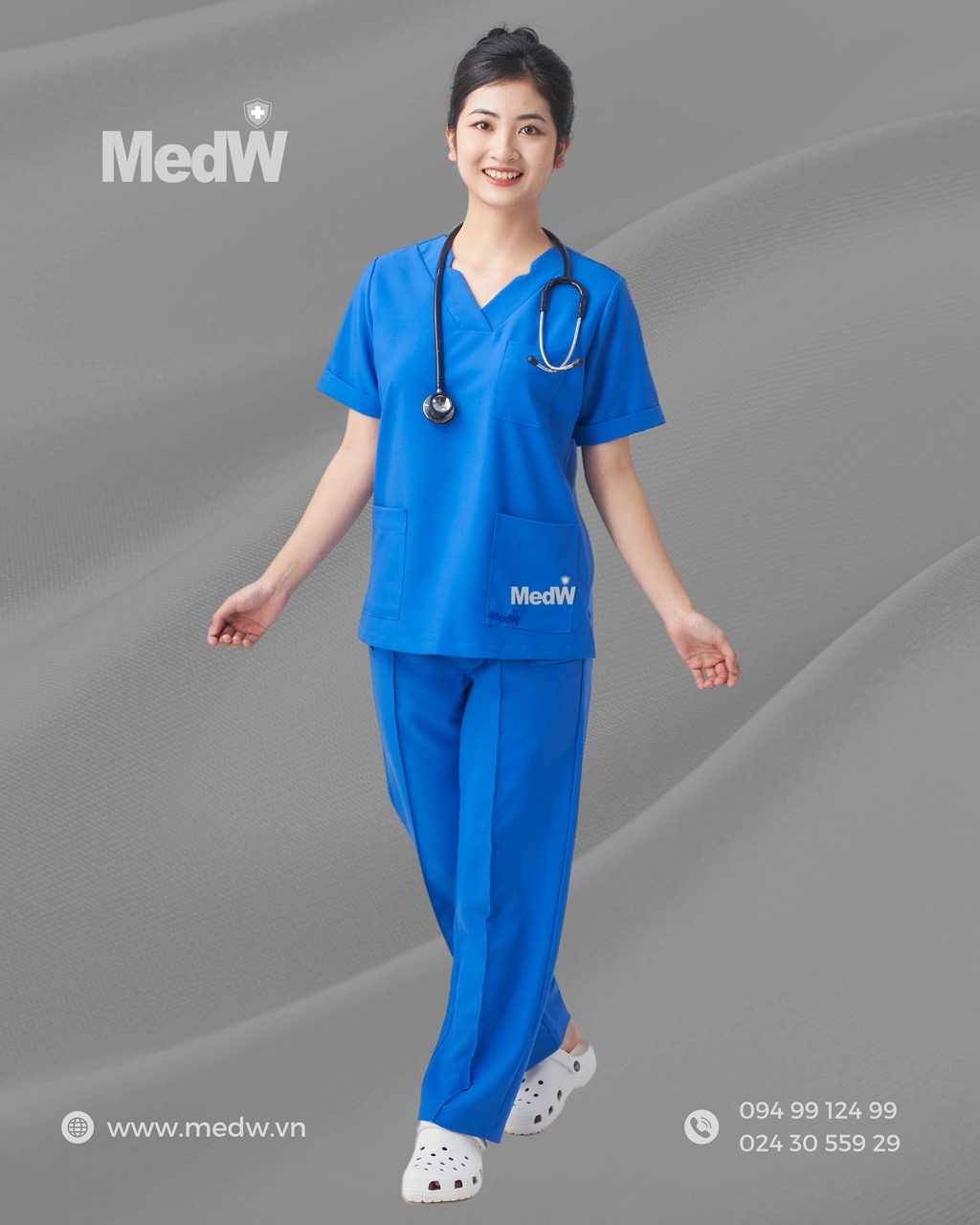 MedW  Scrubs Y Tế Royal Blue (Nữ) Diana Xanh Hoàng Gia Bộ Trang Phục Y Tế Bác Sĩ, Điều Dưỡng Thiết Kế Pháp Cách Tân, Vật Liệu Y Tế Cotton Nhật Nhập Khẩu Chuyên Biệt Không Bám Dính, Xếp Ly Giữ Dáng Suông Vận Động Tự Do. Thêu Tên Logo Thương Hiệu Riêng