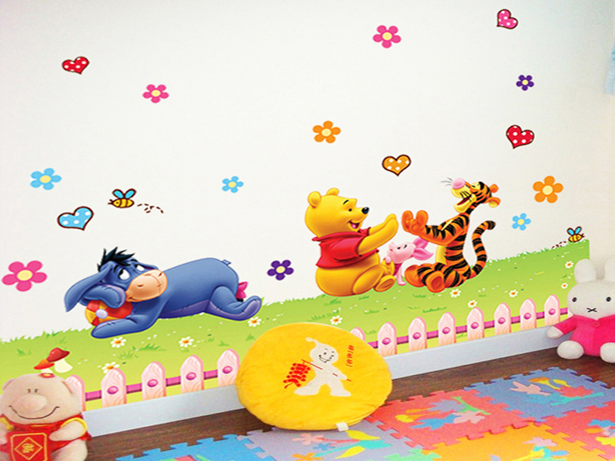 DECAL DÁN TƯỜNG GẤU POOH EEYORE CÙNG CHƠI ĐÙA