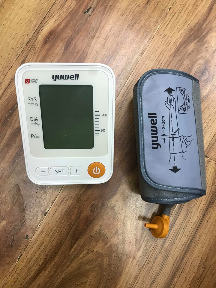 Máy đo huyết áp bắp tay Yuwell YE650D đọc kết quả bằng giọng nói