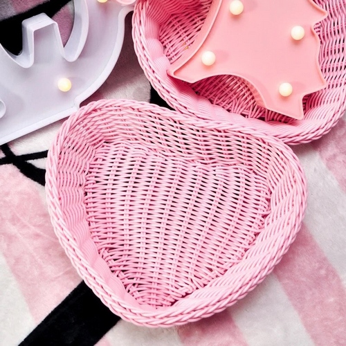 Giỏ giả mây hình trái tim dùng đựng đồ trang trí, đồ decor giao màu ngẫu nhiên