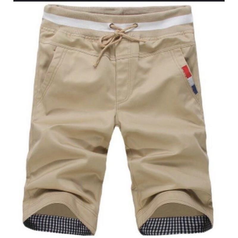 Quần short kaki lưng thun. Có giãn thoải mái