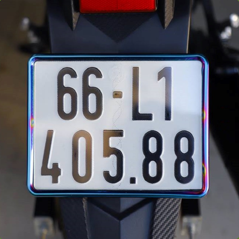 Khung biển số xe titan dành cho xe máy