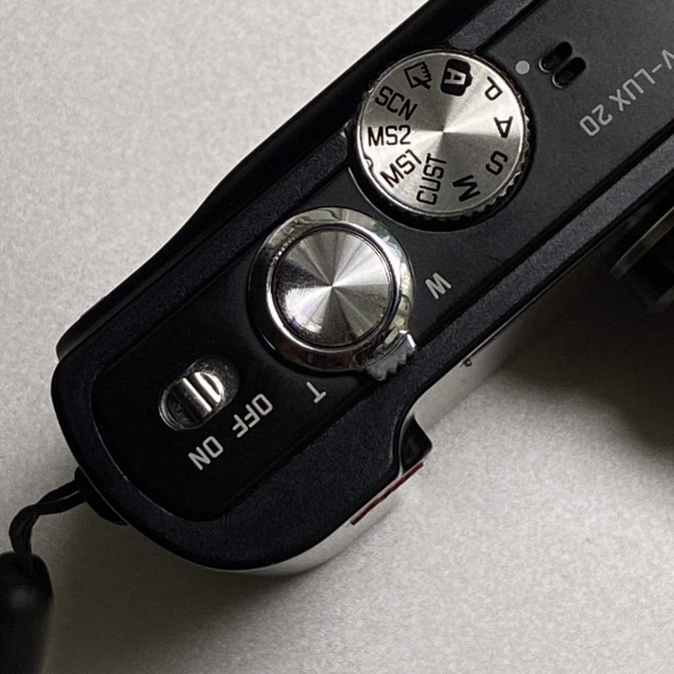 Máy ảnh kĩ thuật số Leica V-lux2