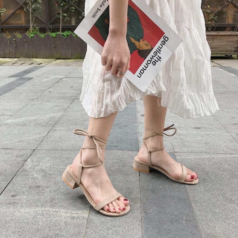 Giày nữ đế thô thiết kế phối dây hợp thời trang