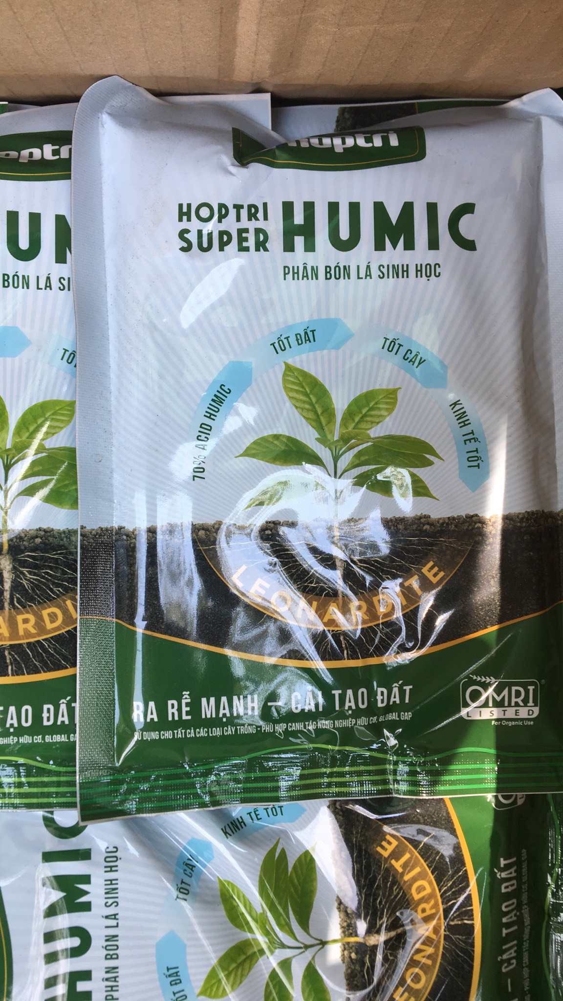 Phân bón Humic HỢP TRÍ SUPER HUMIC ra rễ cực mạnh gói 250gr
