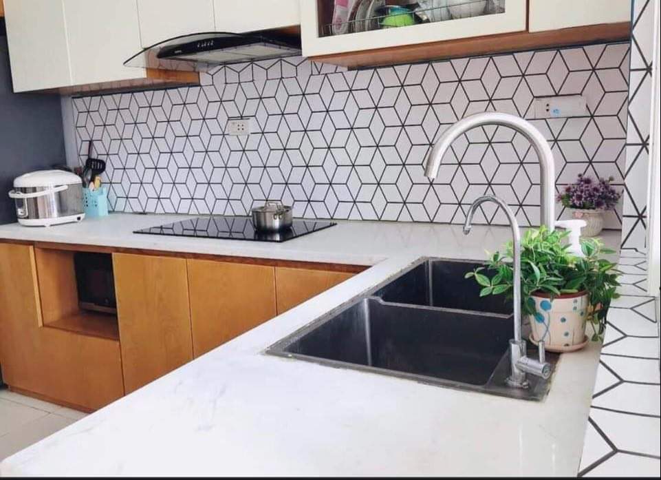 Decal dán bếp dán trang trí, kích thước 0.6m x 1.0m / miếng, cách nước có keo mặt sau, hình ảnh sắc nét