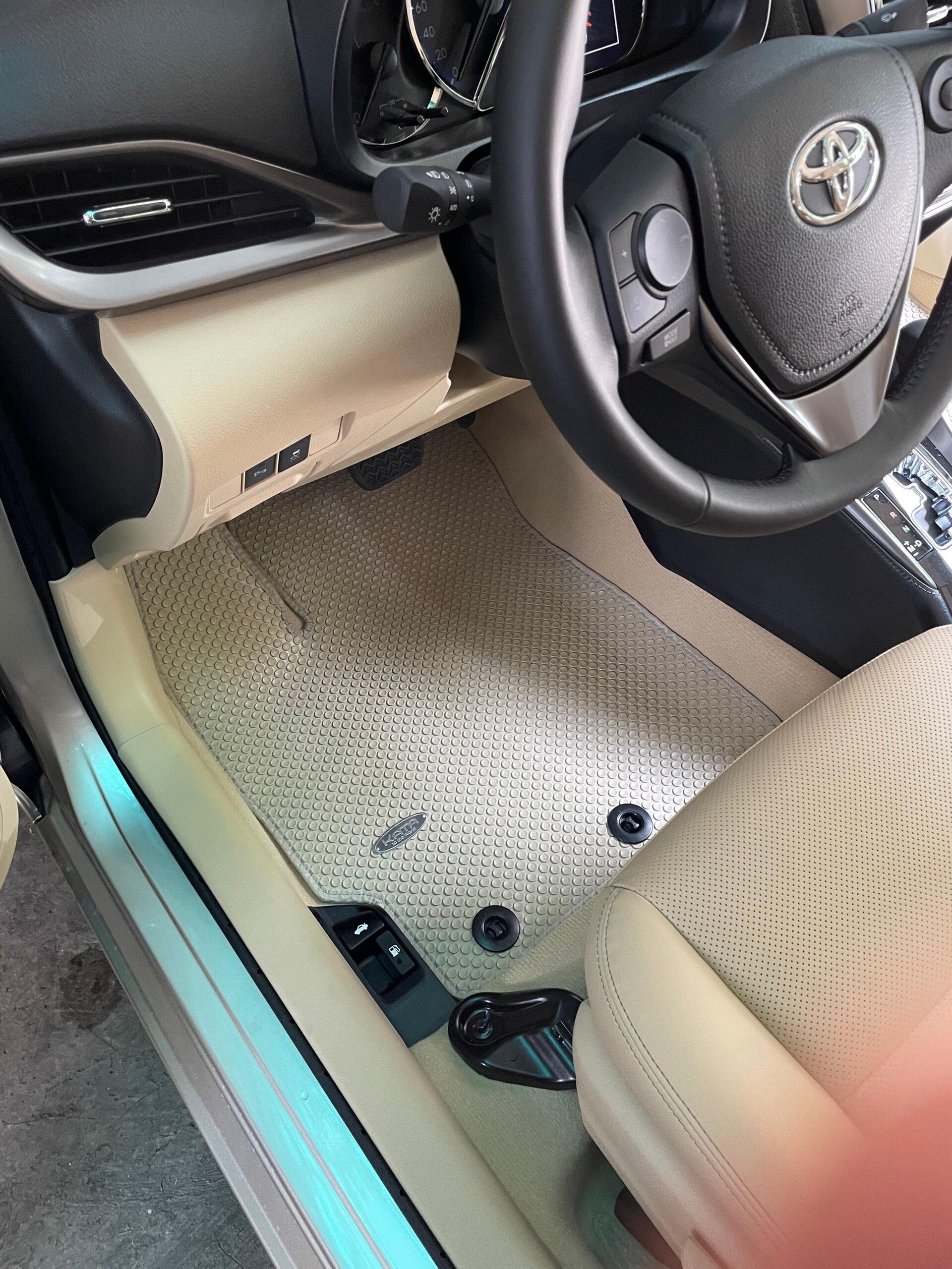 Thảm lót sàn ô tô KATA cho xe Toyota Yaris (2014 - 2024) - Khít với sàn xe, Chống trơn, Không mùi, Không ẩm mốc