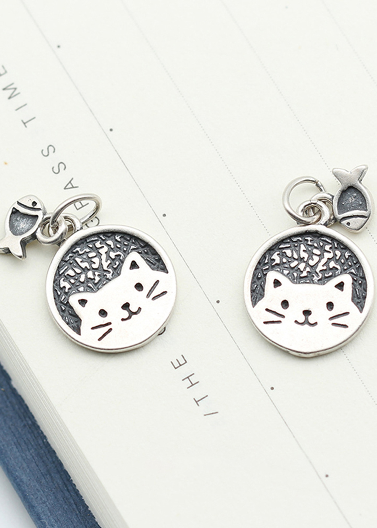 Combo 2 cái charm bạc hình mèo và cá treo - Ngọc Quý Gemstones