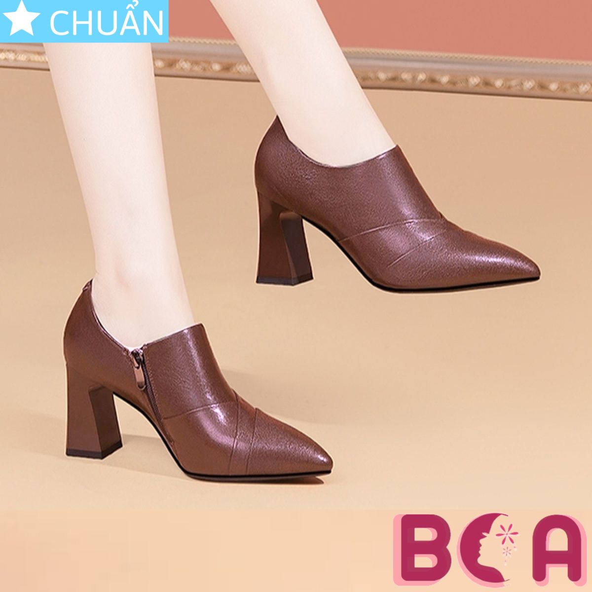 Giày boots nữ cổ ngắn mũi nhọn 7p RO590 ROSATA tại BCASHOP thiết kế đơn giản nhưng sang trọng, không cầu kì mà khí chất