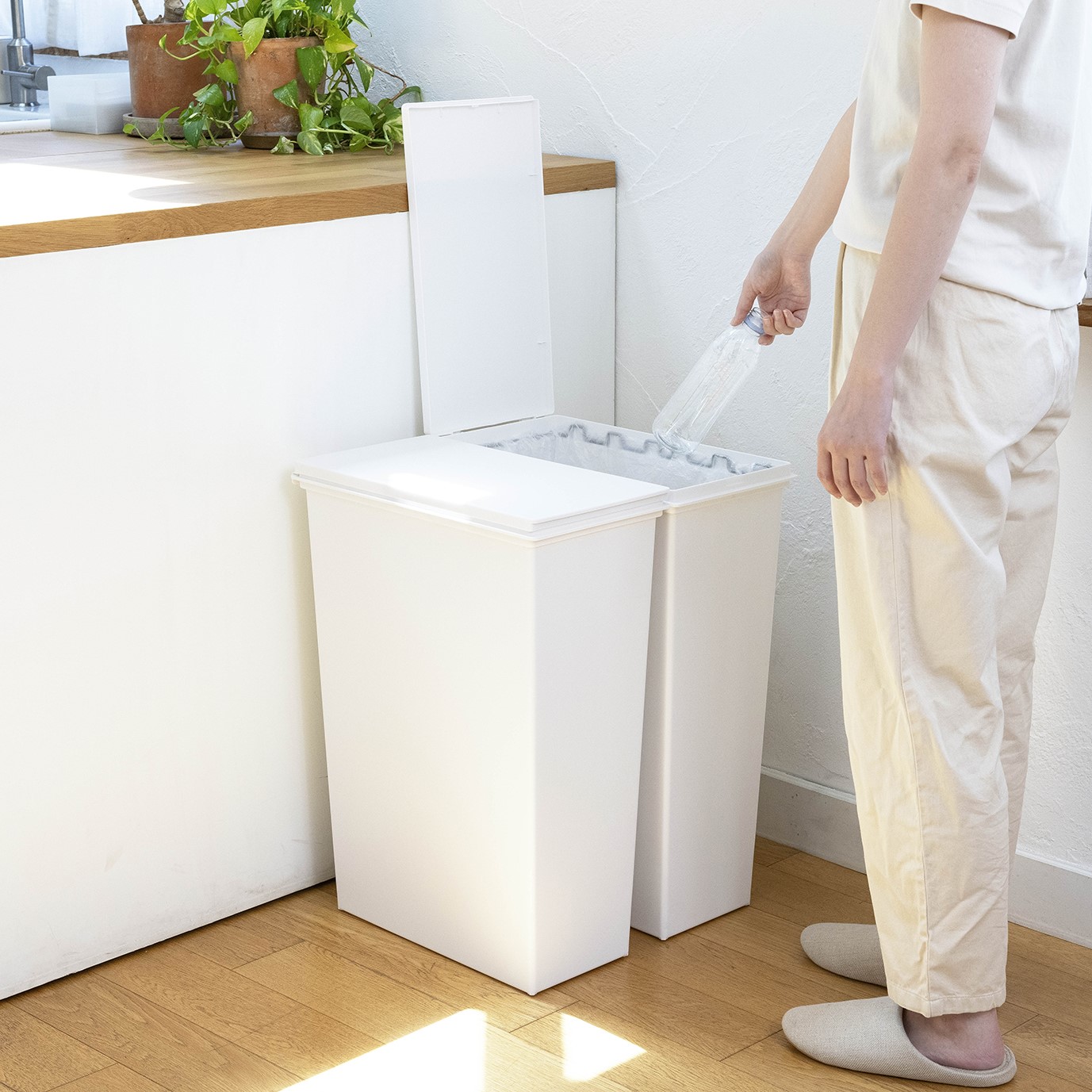 Nắp Nhựa Mở Dùng Cho Thùng Rác WhiteRash