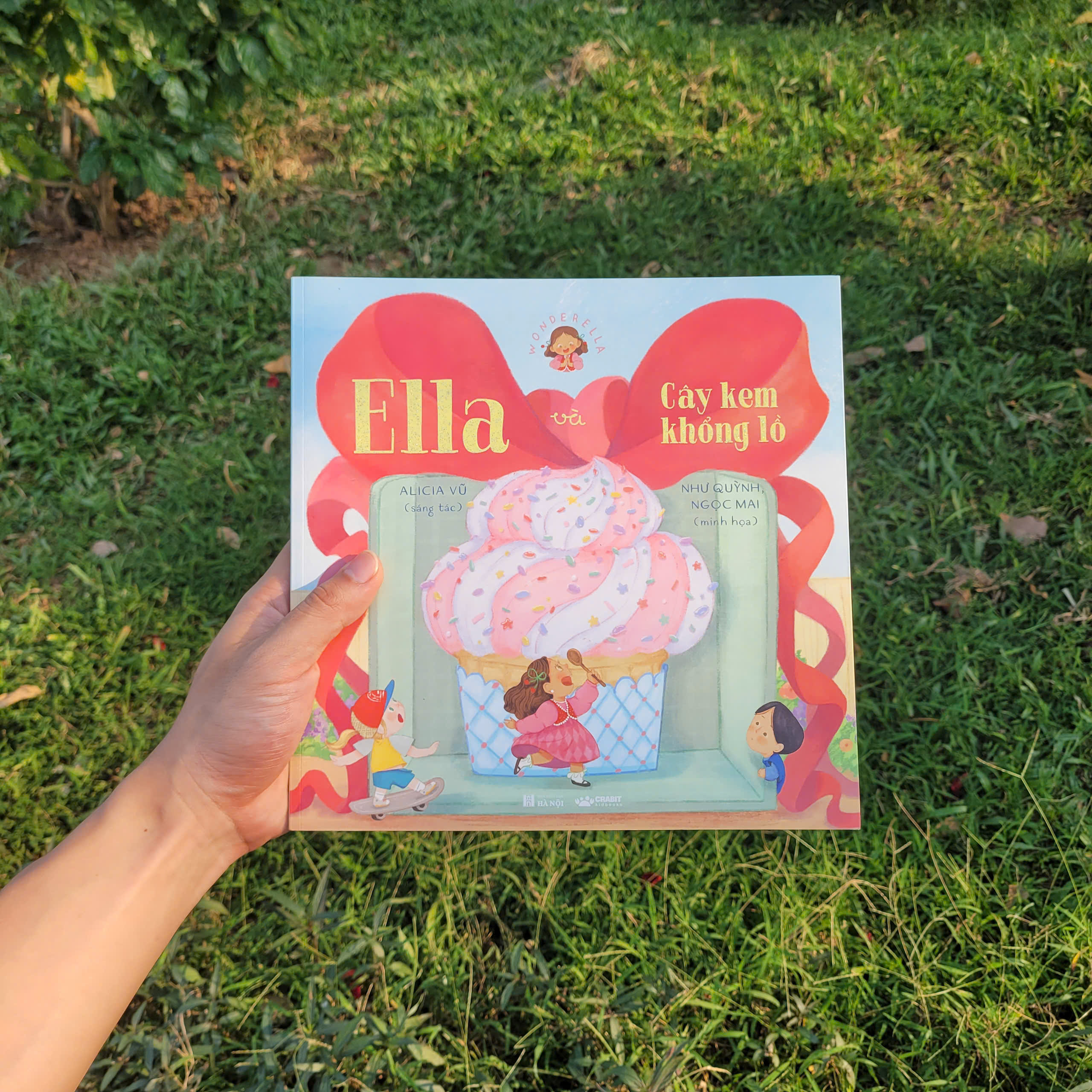 [SÁCH QUỐC GIA] (Tặng túi tote, trọn bộ 4 tập) WONDERELLA: Ella và cô bạn hàng xóm mới; Ella và cậu bạn bác học khó ưa; Ella và cây kem khổng lồ; Ella và cánh cửa bí mật - Alicia Vũ - Như Quỳnh, Ngọc Mai minh họa – Crabit Kidbooks