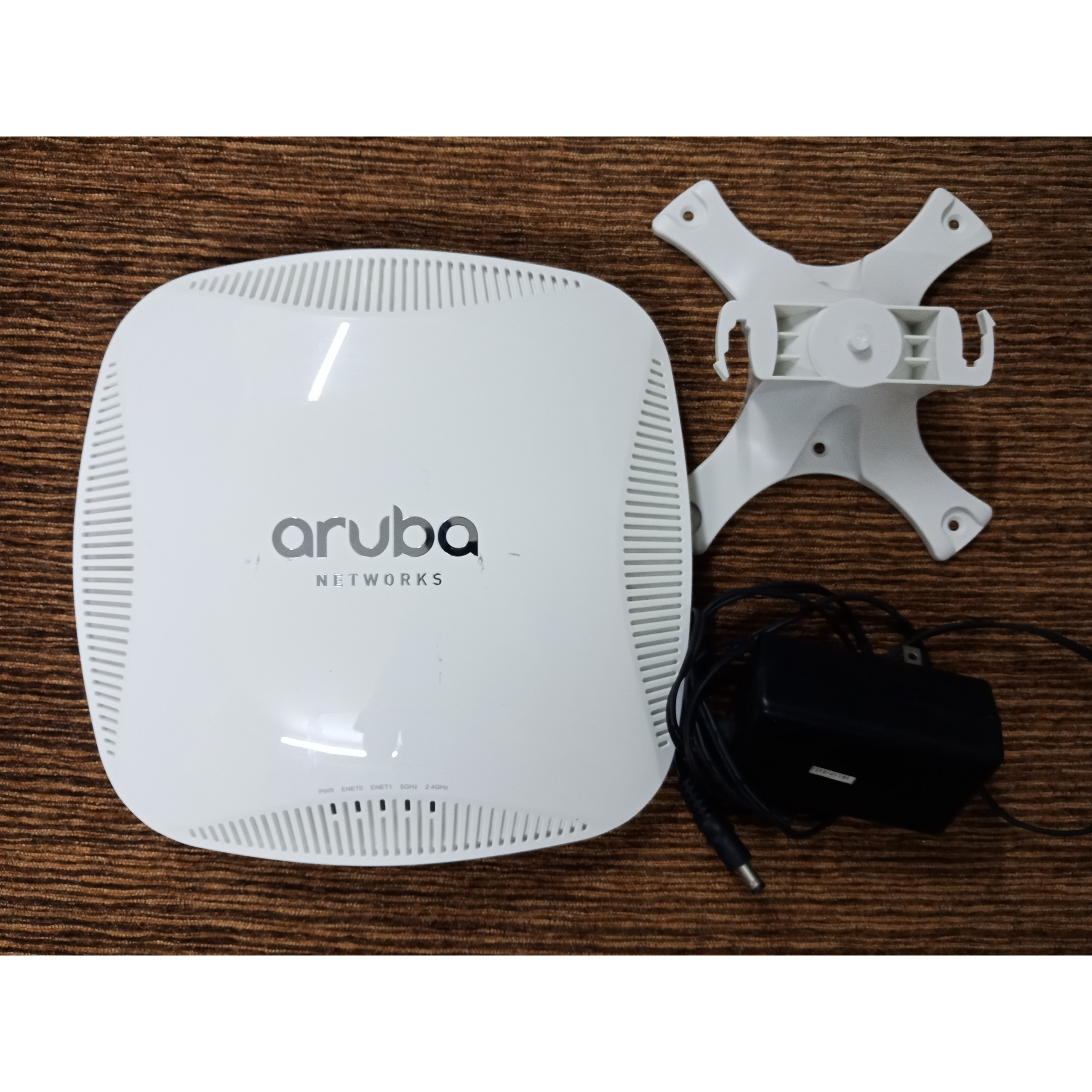 Bộ phát Wifi chuyên dụng Aruba AP-225 RW kèm chân đế treo trần và nguồn 12V mới 99% - Hàng chính hãng - Phát wifi trên 2 băng tần là 2,4Ghz và 5Ghz