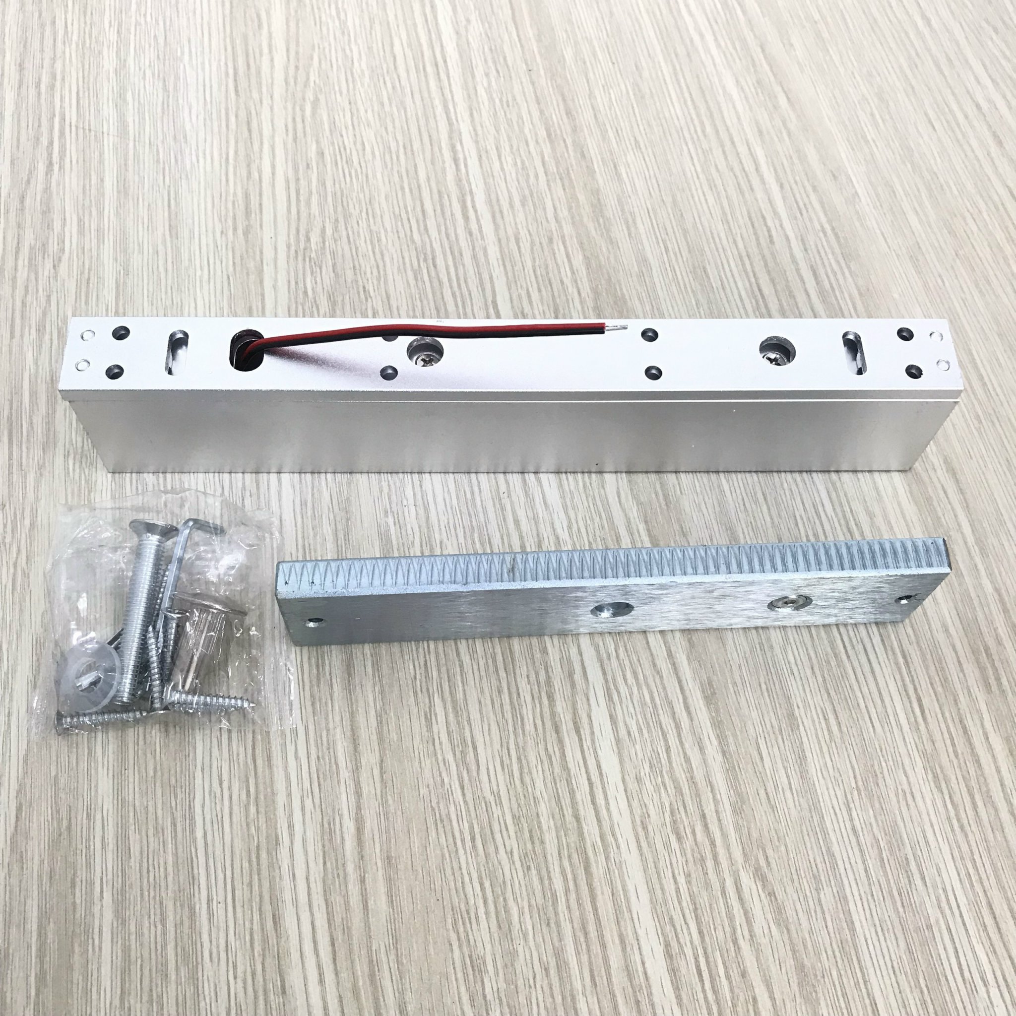 Khóa nam châm dùng cho cửa kính