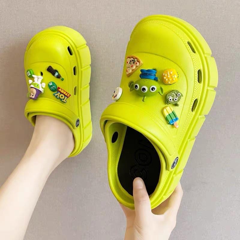 Dép nữ Cross độn đế 6cm siêu nhẹ kèm Sticker dễ thương mẫu mới nhất 2022 hot trend - dép sục nữ hot trend 2022