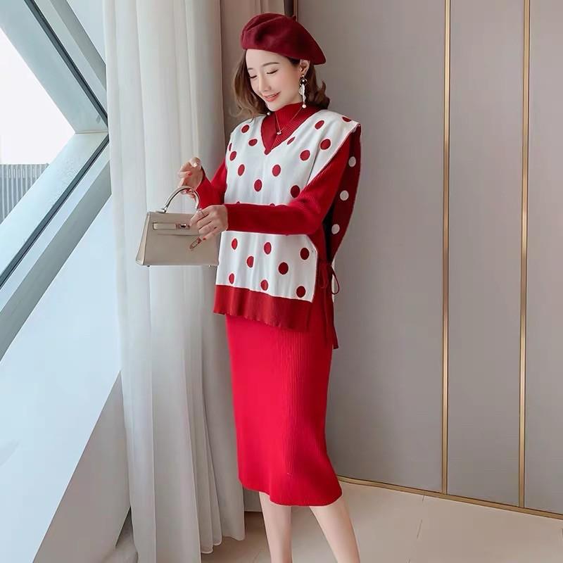 Set váy len và áo gile chấm bi