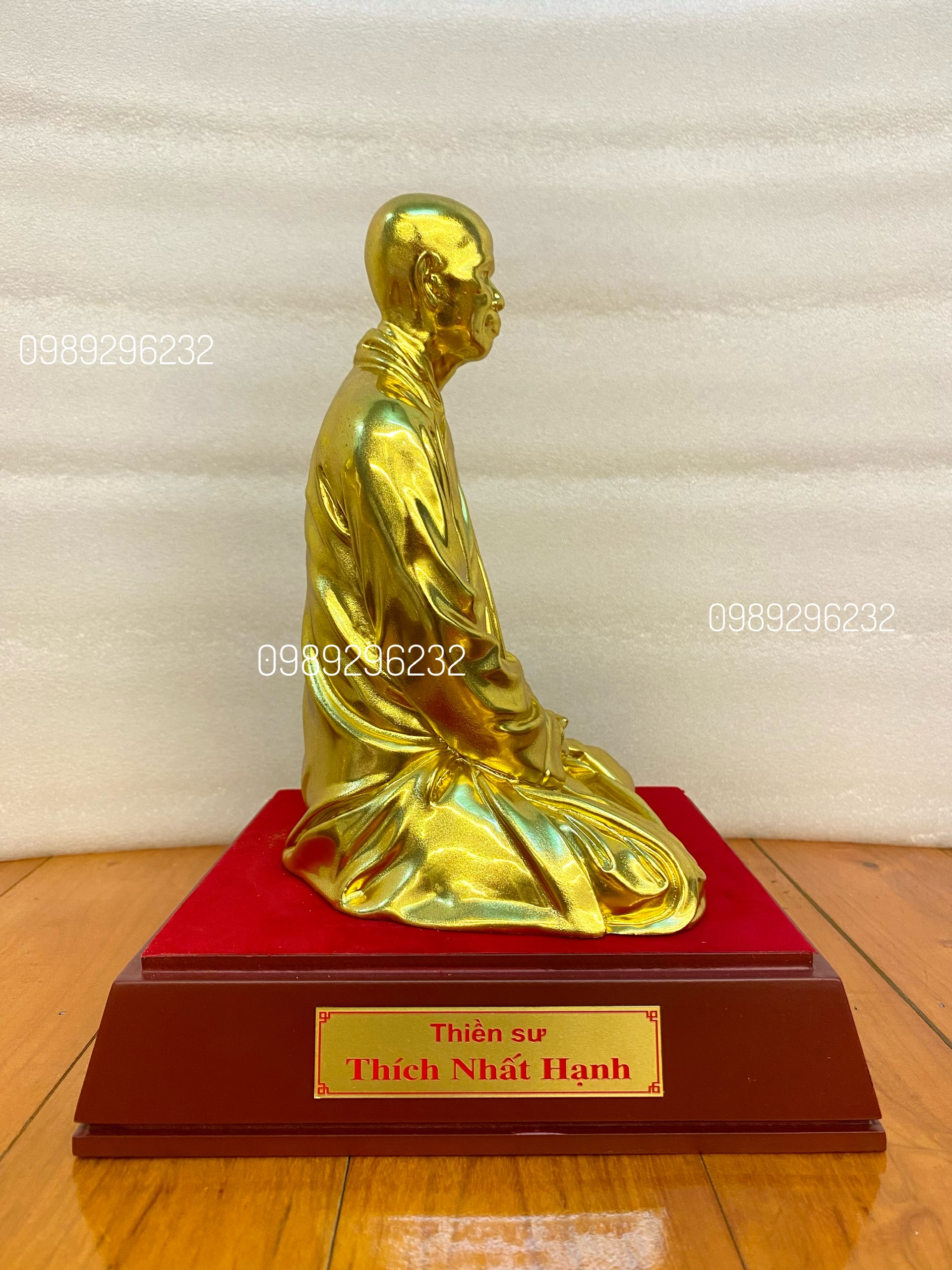 Tượng Thiền Sư Thích Nhất Hạnh bằng đồng dát vàng - Tượng sư Thích Nhất Hạnh