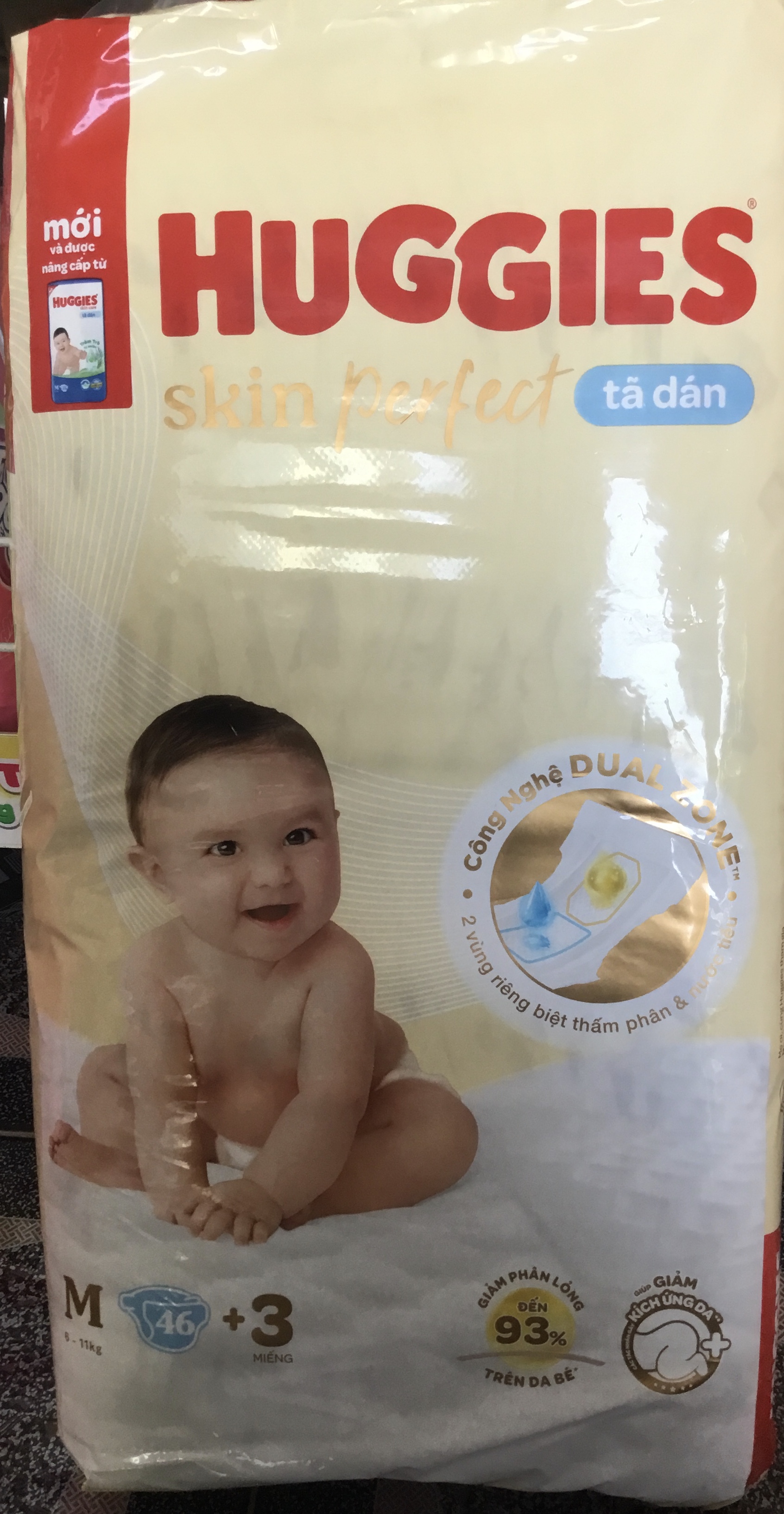 Tặng Thêm 3 Miếng Bên Trong - Tã dán Huggies M46 Skin Perfect Cho Bé Từ 6-11kg - Date mới