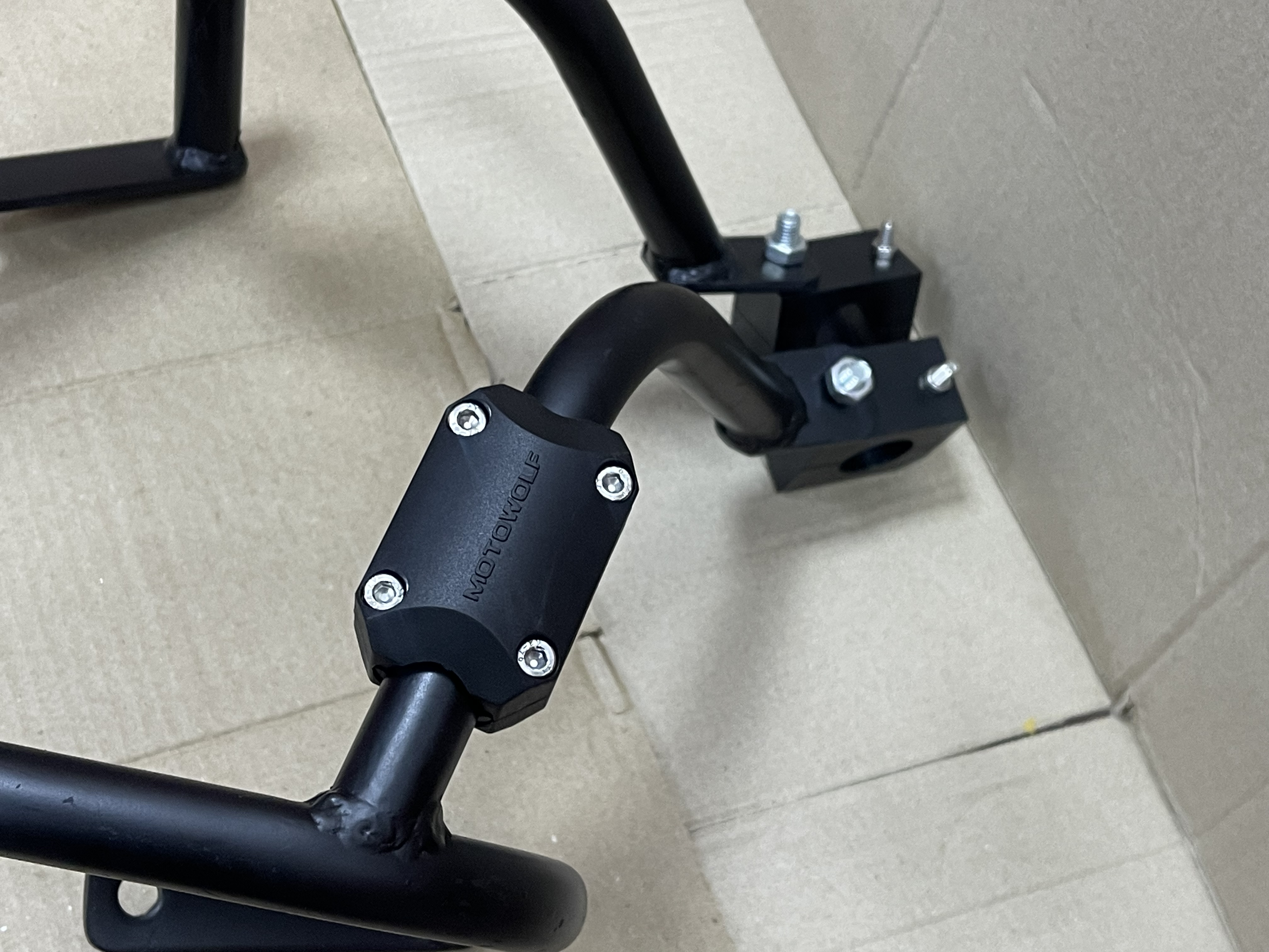 Chống đổ khung CB300R kèm gù giảm chấn