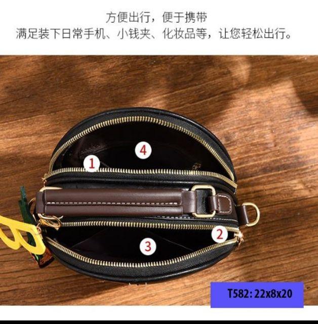 Balo túi 2 ngăn chần chỉ kèm phụ kiện thời trang.