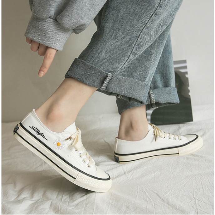 Giày thể thao nữ CV classic cổ thấp thêu hoa cúc nhí