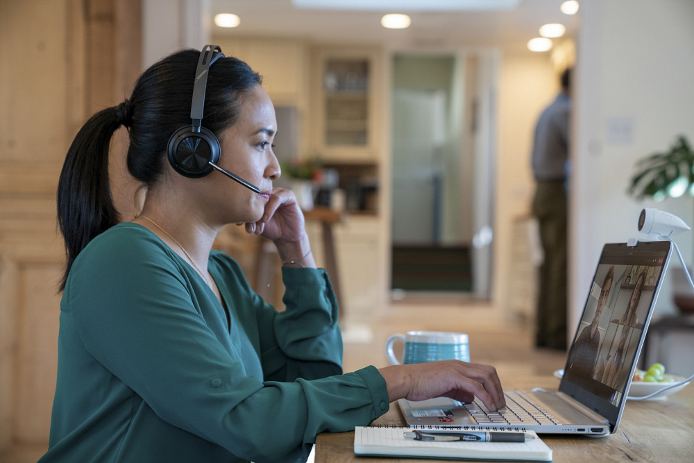 Tai Nghe Không Dây Poly (Plantronics) Voyager Focus 2 UC Bluetooth/USB-C Hàng Chính Hãng