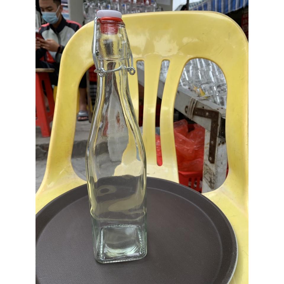 Chai Thủy Tinh Nắp Cài Nhựa Dáng Vuông