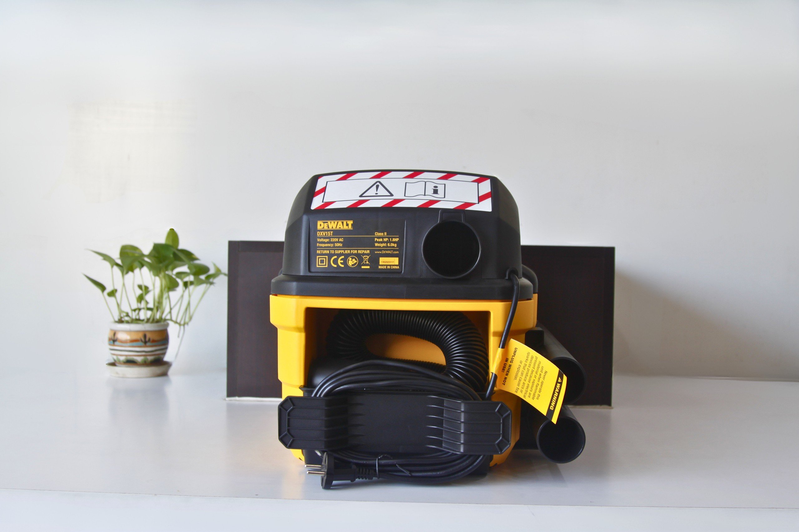 Máy hút bụi Công nghiệp 3 chức năng 15L Dewalt DXV15T 1.8HP - Hàng chính hãng