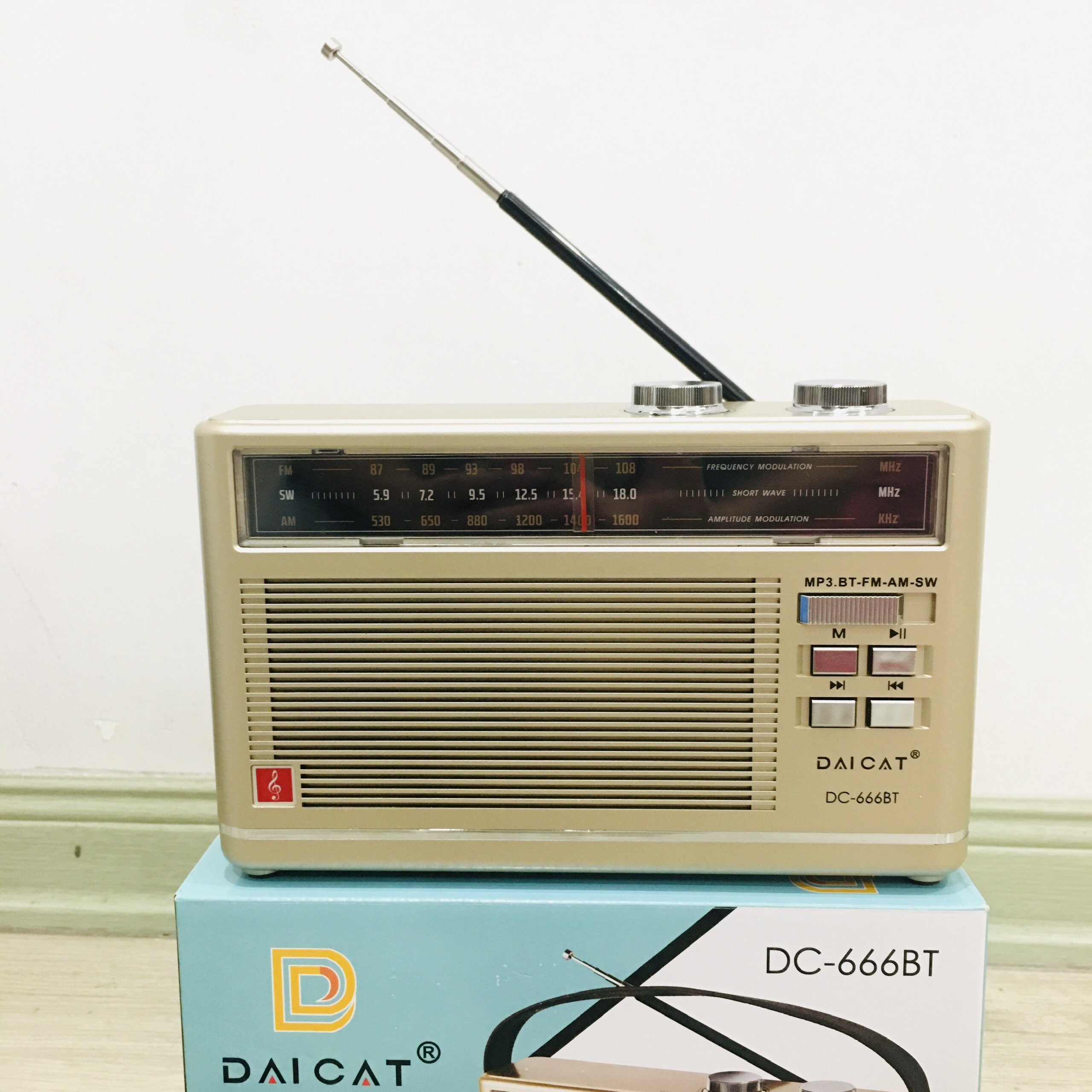 Hình ảnh ĐÀI FM Radio DC-666BT- Bluetooth Đa Chức Năng Hỗ trợ thẻ nhớ và Usb mẫu mới Cho người thân yêu-Hàng Chính Hãng