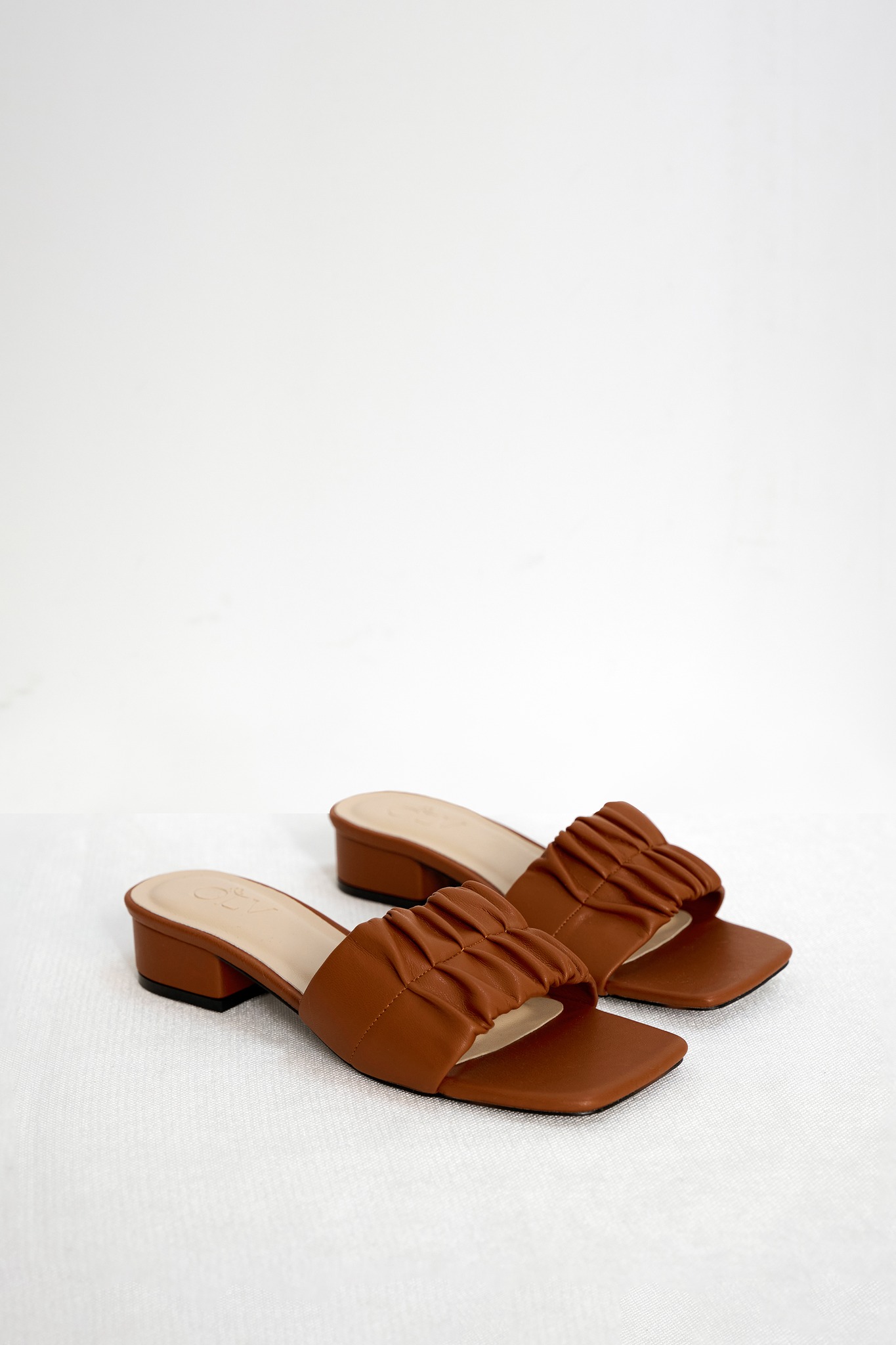 OLV - Dép Ruched Mules In Brown