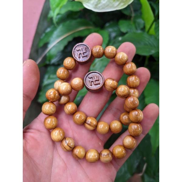 Vòng lắc tay nữ người lớn gỗ dâu tằm loại hạt 10 ly charm chữ vạn