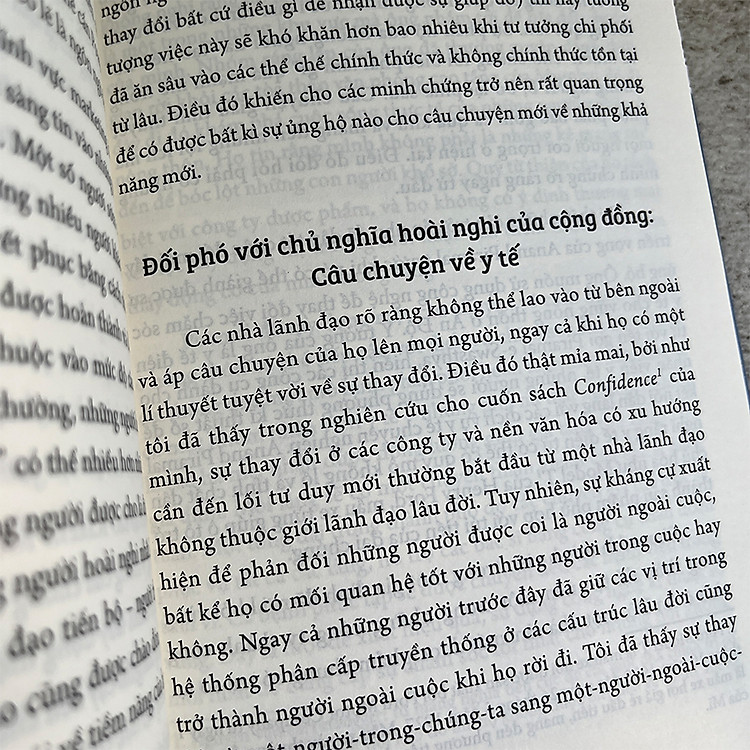 Sách: Tư Duy Ngoài Khuôn Khổ - Lãnh Đạo Tiến Bộ, Đổi Mới Thế Hệ