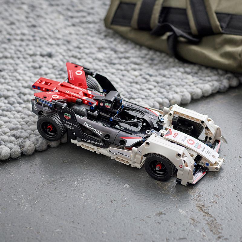 Đồ Chơi LEGO TECHNIC Xe Formula E Porsche 99X Electric 42137