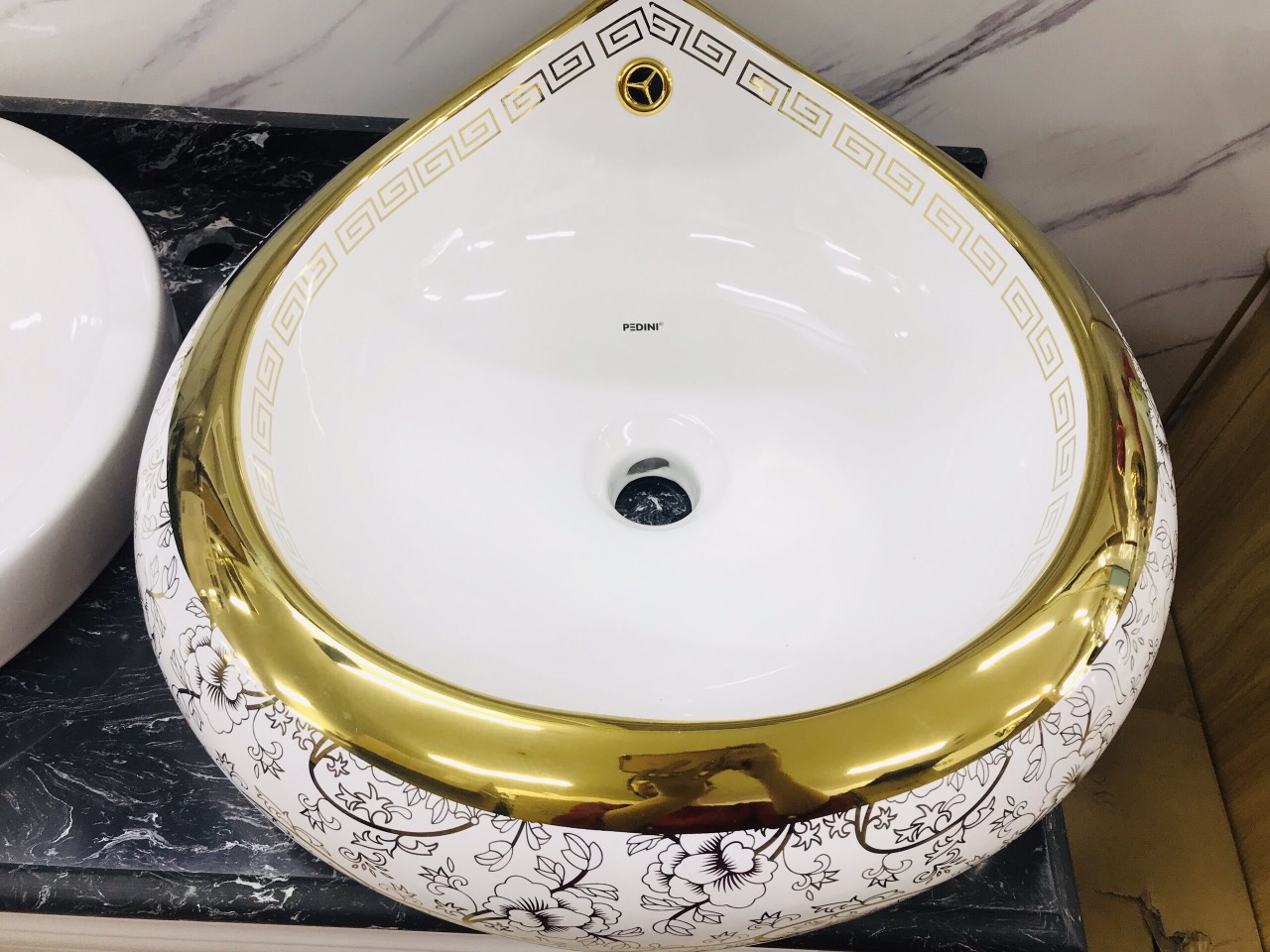 Chậu lavabo giọt lệ đài trang để bàn đá