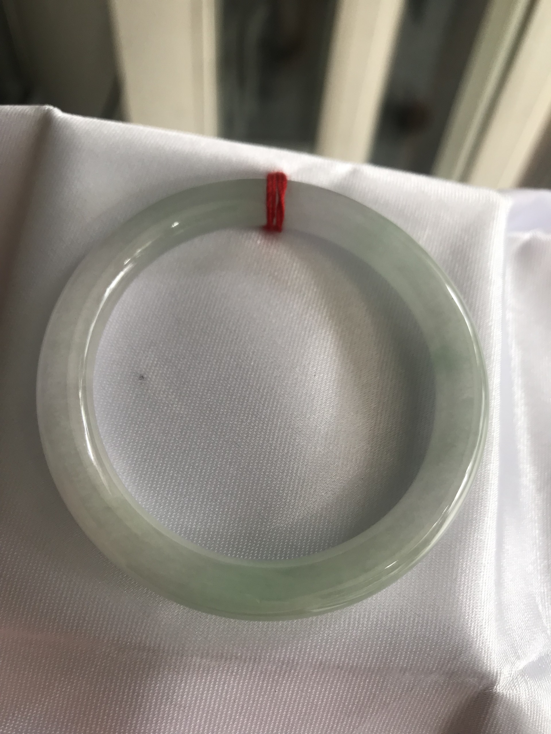 Vòng tay nữ đá Cẩm Thạch tự nhiên mới Tr Lý T Sao 48mm x chột 7mm màu trắng bóng xanh lý nhẹ đều hợp nữ tay nhỏ mệnh Kim Thủy 35kg - 48kg đeo đẹp xinh tay may mắn tốt cho công việc quà tặng nữ ý nghĩa ạ