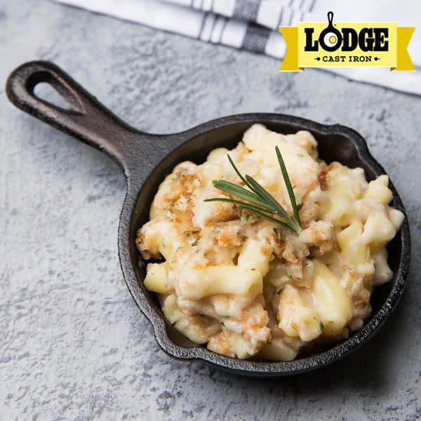 Chảo gang đúc chính hãng Lodge 9 cm - LMS3. Chảo dùng chiên 1 quả trứng, nướng 1 miếng beefsteak, làm chén nước chấm kho