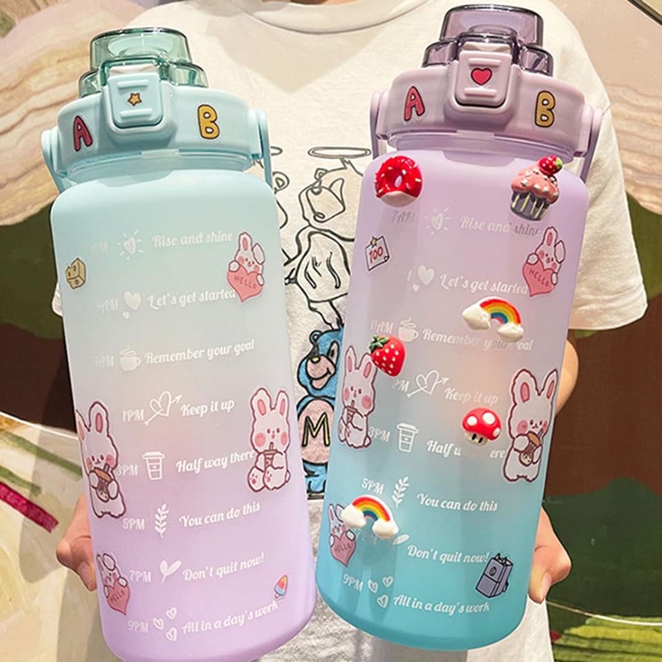 BÌNH NƯỚC CHIA VẠCH 2 LÍT GSPORT KÈM STICK ĐÁNG YÊU