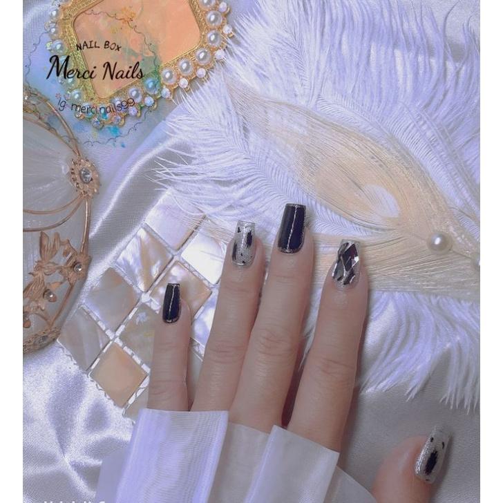 Nailbox tone đen bling bling