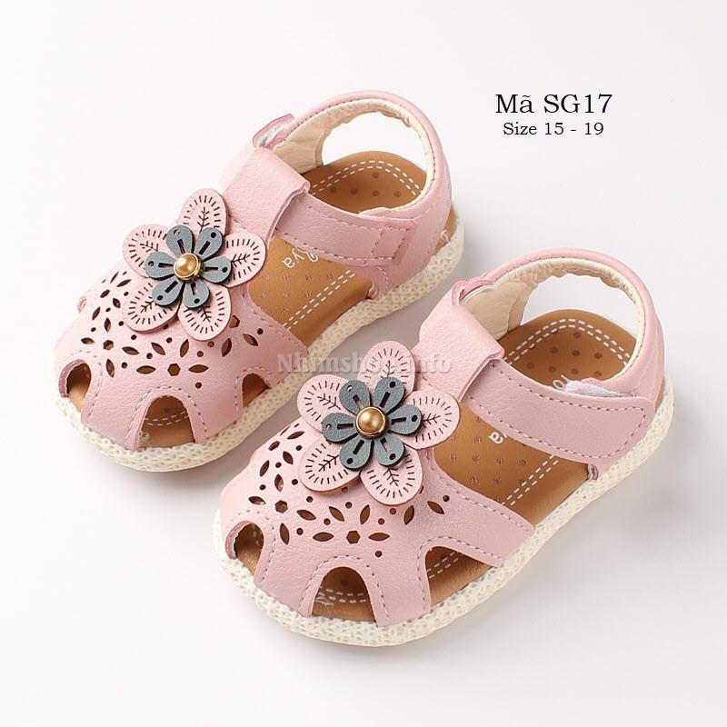 Sandal cho bé gái tập đi - giày tập đi em bé 6 - 24 tháng SG17 gắn hoa quai mềm