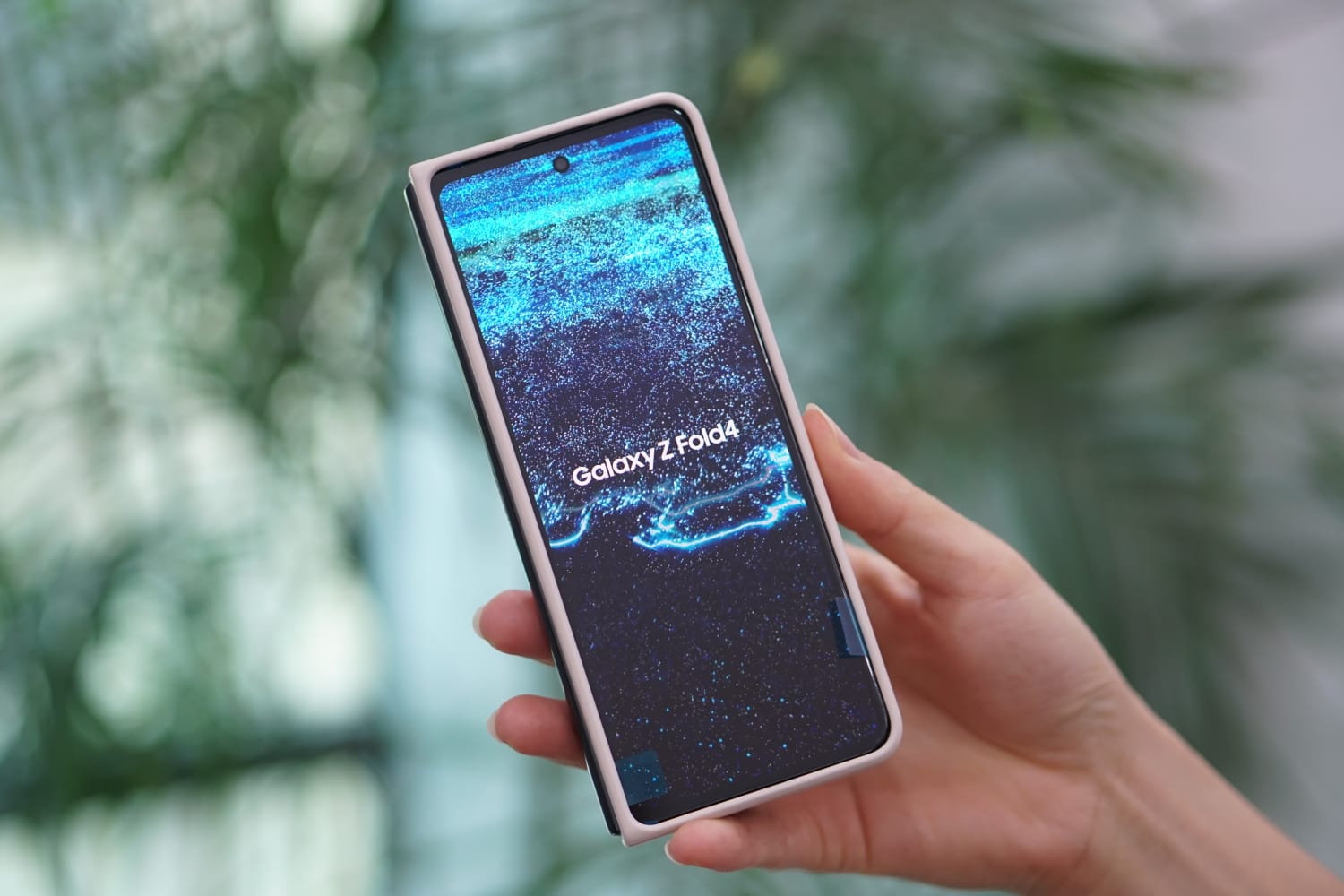 Óp lưng Samsung Slim Fold 4 dạng đứng Màu Da - Hàng chính hãng