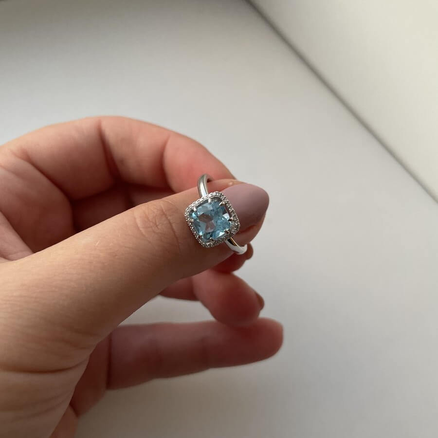 Nhẫn vàng trắng 14KW đính đá Topaz và 32 viên kim cương tấm - MOON Jewelry